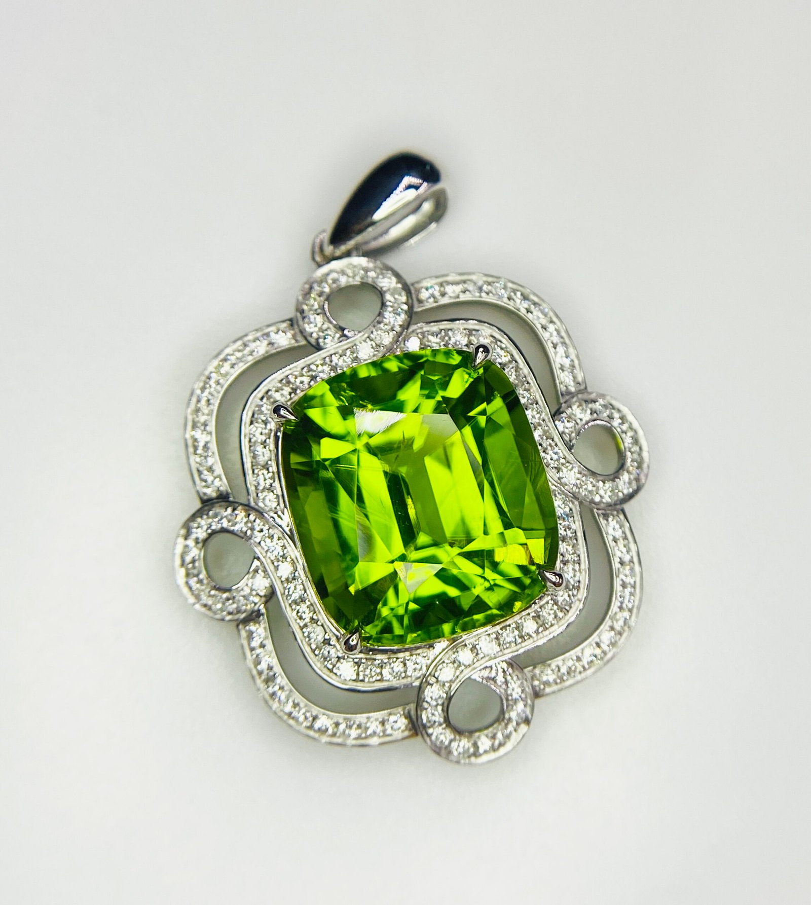 IMG_5721 GIL Certified White Gold 14K 5.85 Grams Natural Peridot Gemstone Pendant - Image 1